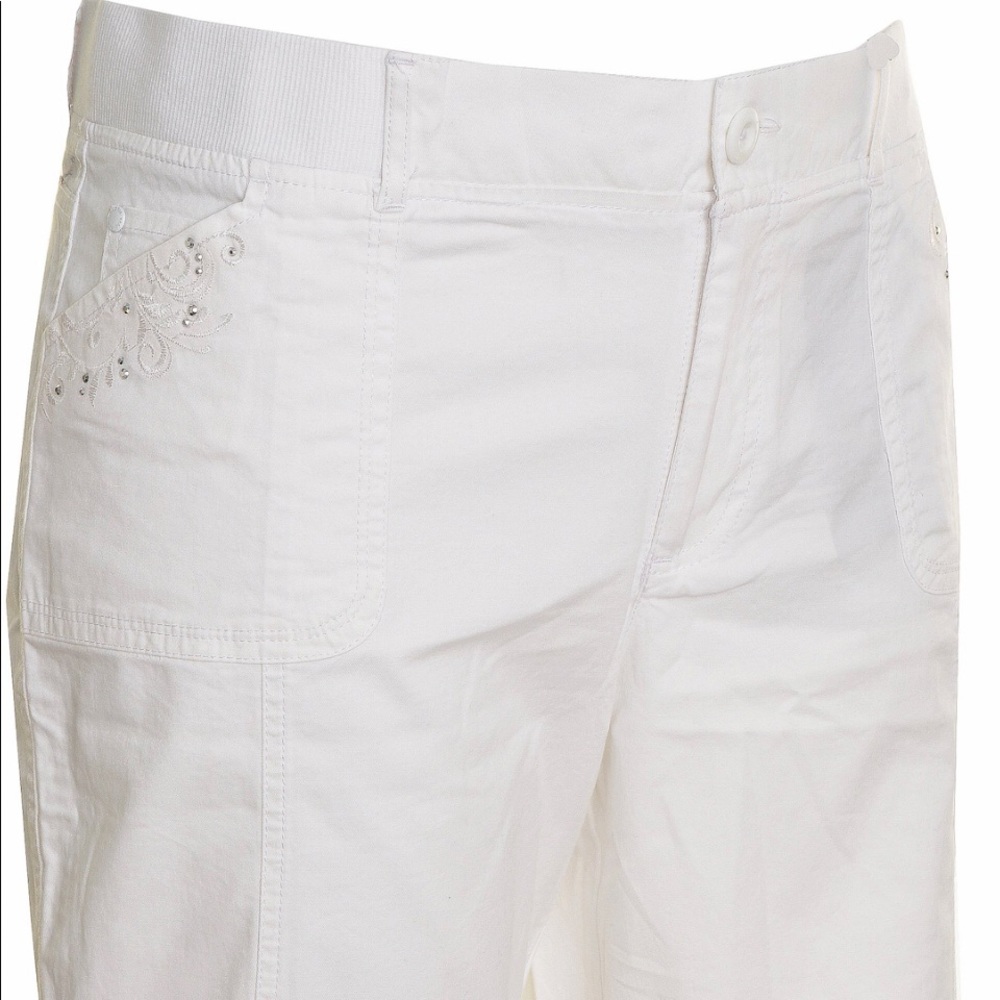 NWT-Gloria Vanderbilt G.Vanderbilt Carla Knit Waist Embroidery Bermuda Shorts